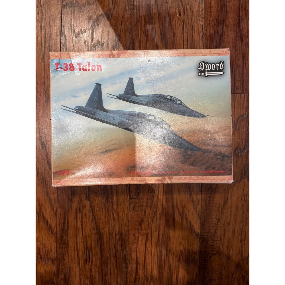 Sword Models 1:72 T-38 Talon Plastic Model Kit SW72023 with Ejection Seats Set